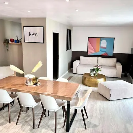 La Surfeuse, Au Coeur D'arago Les Sables-dʼOlonne