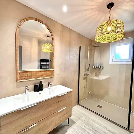 La Surfeuse, Au Coeur D'arago *